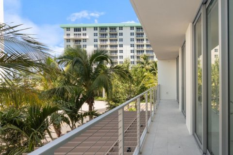 Villa ou maison à louer à Bay Harbor Islands, Floride: 2 chambres, 135.64 m2 № 1921882 - photo 25