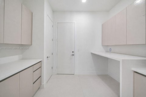 Villa ou maison à vendre à Miami, Floride: 5 chambres, 370.96 m2 № 1978829 - photo 23