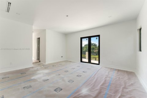 Villa ou maison à vendre à Miami, Floride: 5 chambres, 370.96 m2 № 1978829 - photo 14