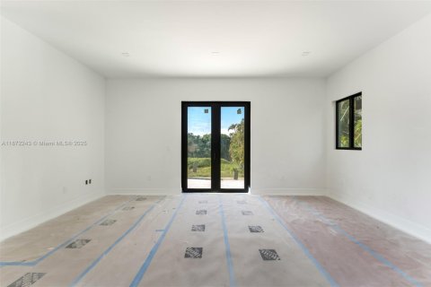 Villa ou maison à vendre à Miami, Floride: 5 chambres, 370.96 m2 № 1978829 - photo 9