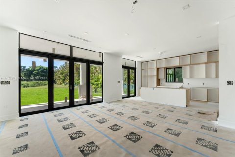 Villa ou maison à vendre à Miami, Floride: 5 chambres, 370.96 m2 № 1978829 - photo 6