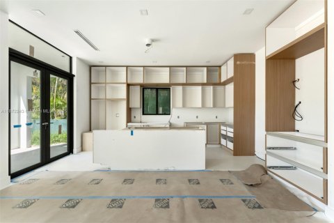 Villa ou maison à vendre à Miami, Floride: 5 chambres, 370.96 m2 № 1978829 - photo 7