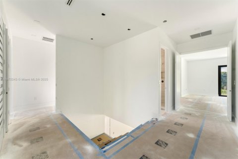 Villa ou maison à vendre à Miami, Floride: 5 chambres, 370.96 m2 № 1978829 - photo 13