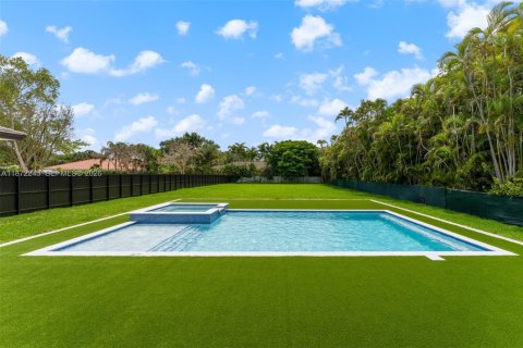 House in Miami, Florida 5 bedrooms, 370.96 sq.m. № 1978829 - photo 25