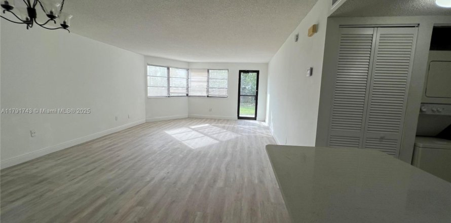 Condo in Miami, Florida, 2 bedrooms № 1699515