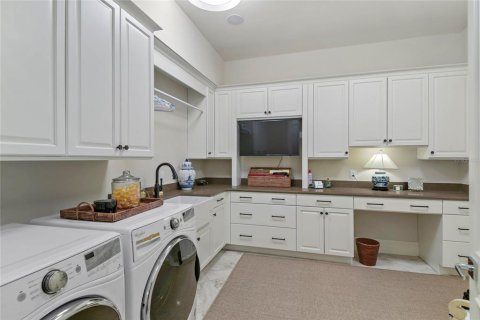 Townhouse in Winter Park, Florida 3 bedrooms, 283.17 sq.m. № 2148741 - photo 24