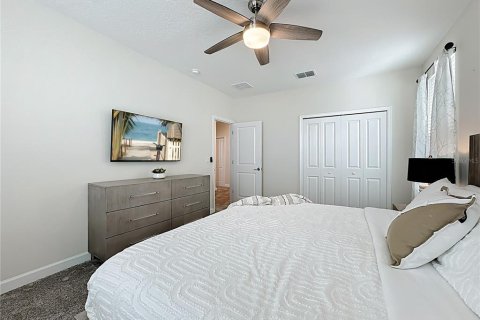 House in Davenport, Florida 6 bedrooms, 305.74 sq.m. № 2151274 - photo 20