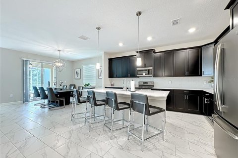 House in Davenport, Florida 6 bedrooms, 305.74 sq.m. № 2151274 - photo 10