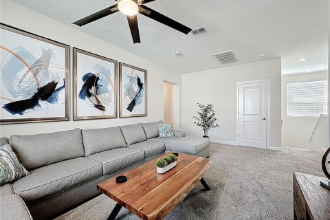 House in Davenport, Florida 6 bedrooms, 305.74 sq.m. № 2151274 - photo 26
