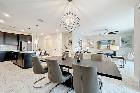 House in Davenport, Florida 6 bedrooms, 305.74 sq.m. № 2151274 - photo 16