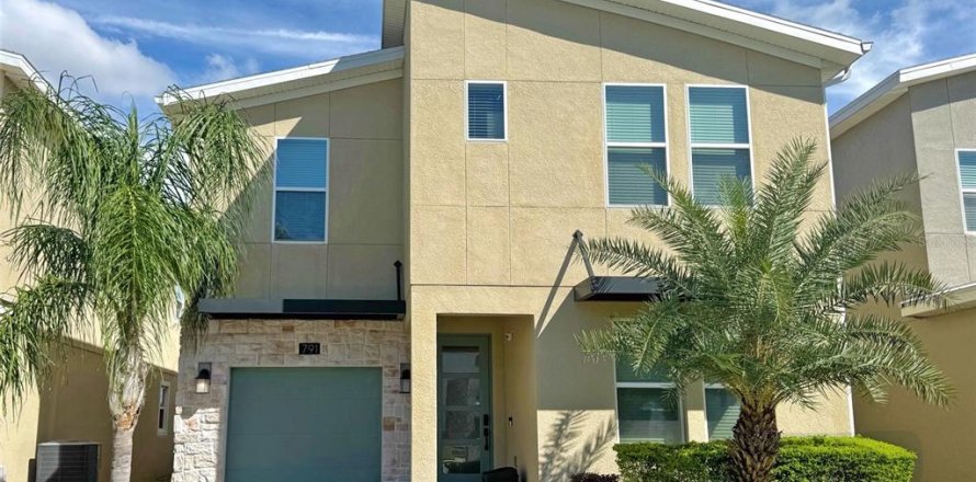 House in Davenport, Florida 6 bedrooms, 305.74 sq.m. № 2151274