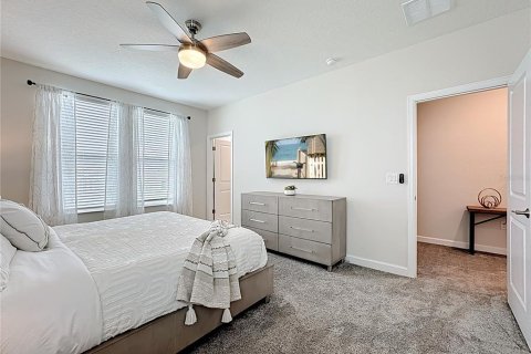 House in Davenport, Florida 6 bedrooms, 305.74 sq.m. № 2151274 - photo 5