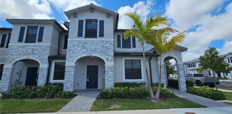 Adosado en Homestead, Florida 3 dormitorios, 129.41 m2 № 1962708