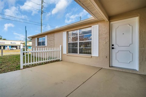 House in New Port Richey, Florida 2 bedrooms, 139.73 sq.m. № 1559576 - photo 19