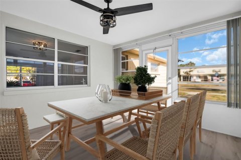 House in New Port Richey, Florida 2 bedrooms, 139.73 sq.m. № 1559576 - photo 16