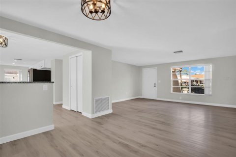 House in New Port Richey, Florida 2 bedrooms, 139.73 sq.m. № 1559576 - photo 27