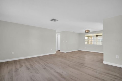 House in New Port Richey, Florida 2 bedrooms, 139.73 sq.m. № 1559576 - photo 21