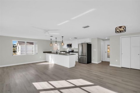 House in New Port Richey, Florida 2 bedrooms, 139.73 sq.m. № 1559576 - photo 30