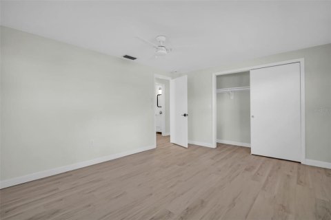 House in New Port Richey, Florida 2 bedrooms, 139.73 sq.m. № 1559576 - photo 9