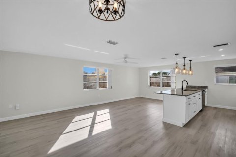 House in New Port Richey, Florida 2 bedrooms, 139.73 sq.m. № 1559576 - photo 29