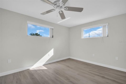 House in New Port Richey, Florida 2 bedrooms, 139.73 sq.m. № 1559576 - photo 12