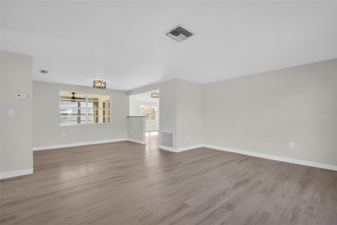 House in New Port Richey, Florida 2 bedrooms, 139.73 sq.m. № 1559576 - photo 23