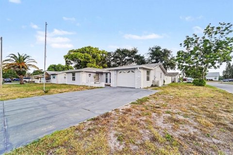 Villa ou maison à vendre à Port Richey, Floride: 3 chambres, 134.52 m2 № 2148759 - photo 2