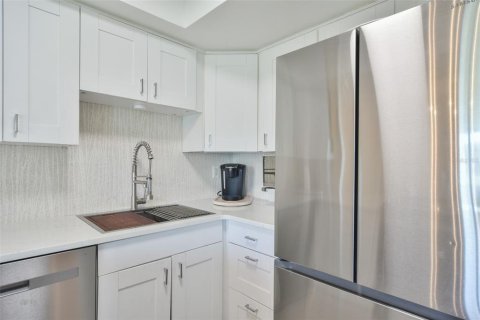 Condo in Ocala, Florida, 2 bedrooms  № 2214379 - photo 13