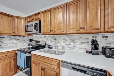 House in Hollywood, Florida 2 bedrooms, 106.28 sq.m. № 2292614 - photo 6