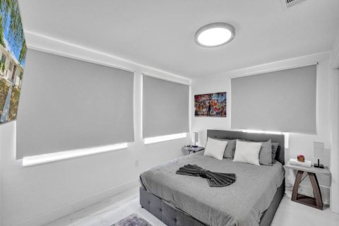 House in Hollywood, Florida 2 bedrooms, 106.28 sq.m. № 2292614 - photo 27
