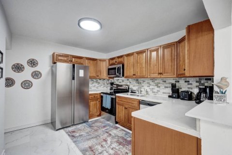 House in Hollywood, Florida 2 bedrooms, 106.28 sq.m. № 2292614 - photo 3