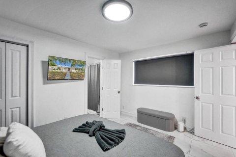 House in Hollywood, Florida 2 bedrooms, 106.28 sq.m. № 2292614 - photo 17