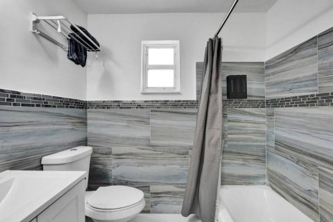 House in Hollywood, Florida 2 bedrooms, 106.28 sq.m. № 2292614 - photo 30