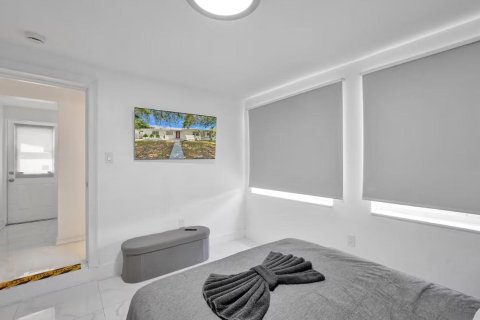 House in Hollywood, Florida 2 bedrooms, 106.28 sq.m. № 2292614 - photo 25