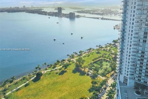 Condominio en alquiler en Miami, Florida, 1 dormitorio, 72.46 m2 № 1980193 - foto 20