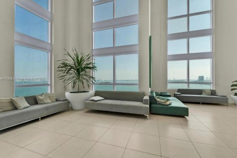 Condominio en alquiler en Miami, Florida, 1 dormitorio, 72.46 m2 № 1980193 - foto 18