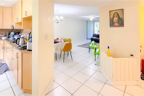 Купить кондоминиум в Майами, Флорида 2 спальни, 107.4м2, № 2034948 - фото 11