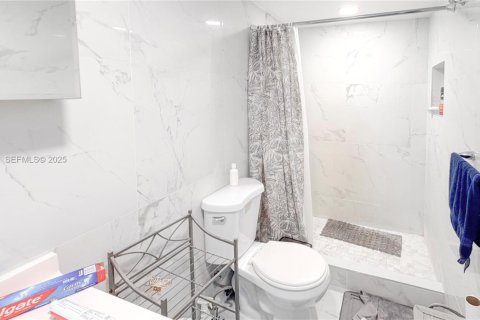 Купить кондоминиум в Майами, Флорида 2 спальни, 107.4м2, № 2034948 - фото 3