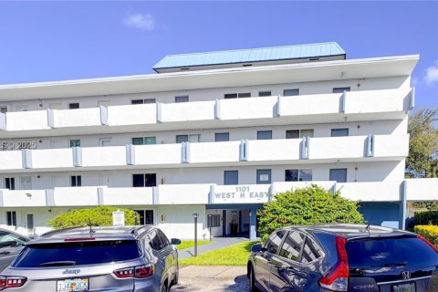 Купить кондоминиум в Майами, Флорида 2 спальни, 107.4м2, № 2034948 - фото 4