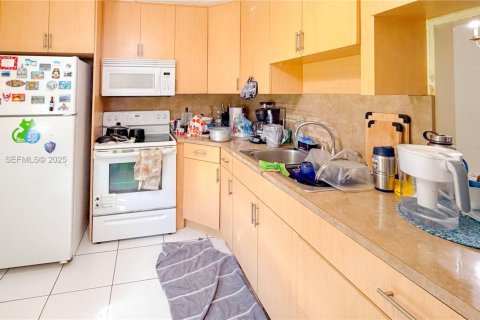 Купить кондоминиум в Майами, Флорида 2 спальни, 107.4м2, № 2034948 - фото 2