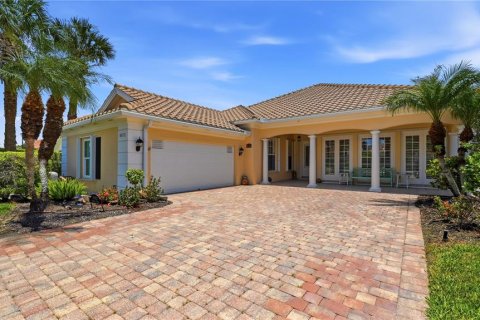 House in Sarasota, Florida 4 bedrooms, 234.21 sq.m. № 2223112 - photo 8