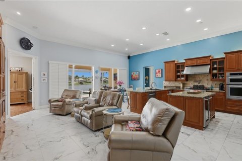 House in Sarasota, Florida 4 bedrooms, 234.21 sq.m. № 2223112 - photo 15