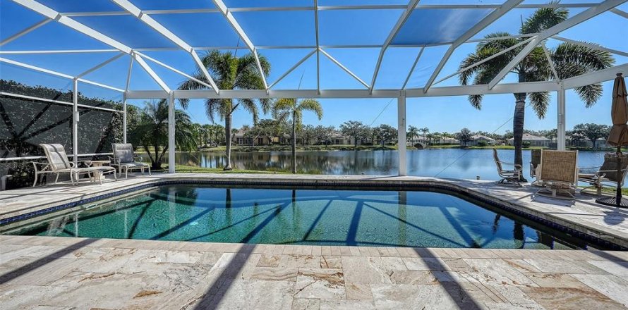 House in Sarasota, Florida 4 bedrooms, 234.21 sq.m. № 2223112