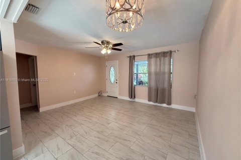 Villa ou maison à vendre à Fort Myers, Floride: 3 chambres № 1966707 - photo 13