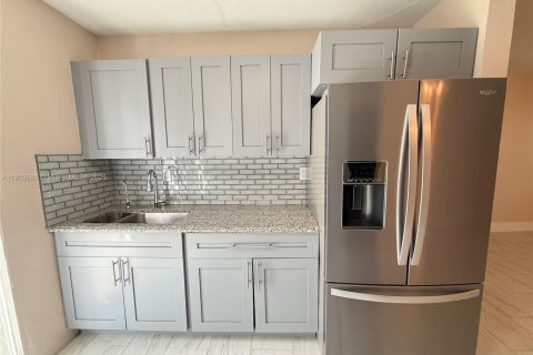 Villa ou maison à vendre à Fort Myers, Floride: 3 chambres № 1966707 - photo 7