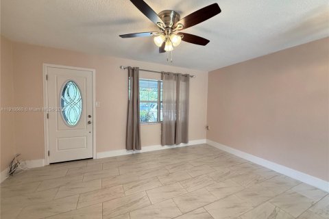 Villa ou maison à vendre à Fort Myers, Floride: 3 chambres № 1966707 - photo 5