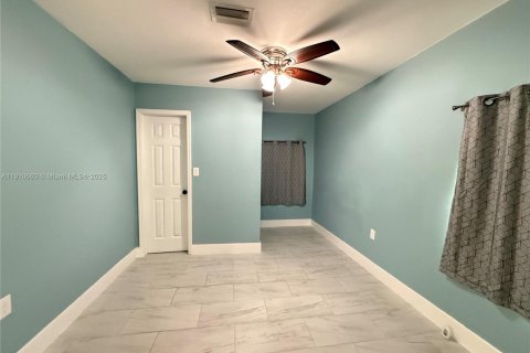 Villa ou maison à vendre à Fort Myers, Floride: 3 chambres № 1966707 - photo 11