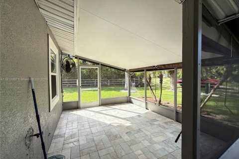 Villa ou maison à vendre à Fort Myers, Floride: 3 chambres № 1966707 - photo 4