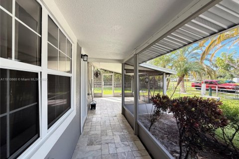 Villa ou maison à vendre à Fort Myers, Floride: 3 chambres № 1966707 - photo 3