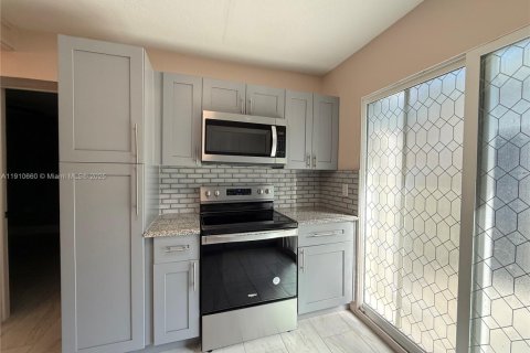 Villa ou maison à vendre à Fort Myers, Floride: 3 chambres № 1966707 - photo 8